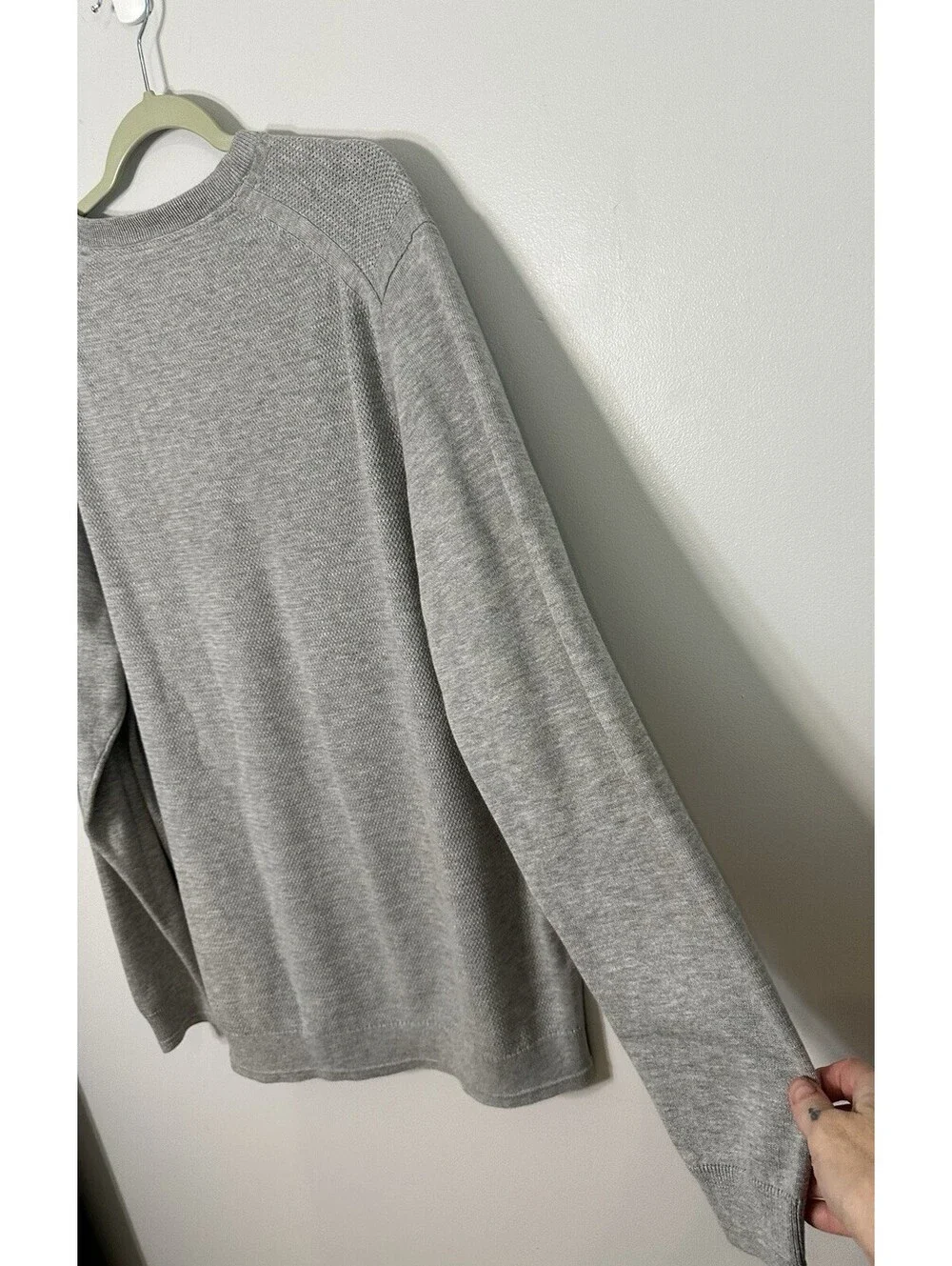 Tommy Bahama Island Zone Coolside Vneck Grey Sweater Size XL EUC.